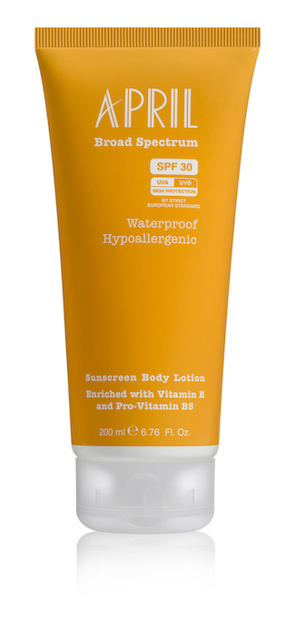 APRIL SUN תחליב הגנה לגוף SPF30 של רשת אפריל | 39.90 ש״ח לתכולת 200 מ״ל | צילום: סטודיו אפריל | להשיג בלעדית בסניפי רשת אפריל