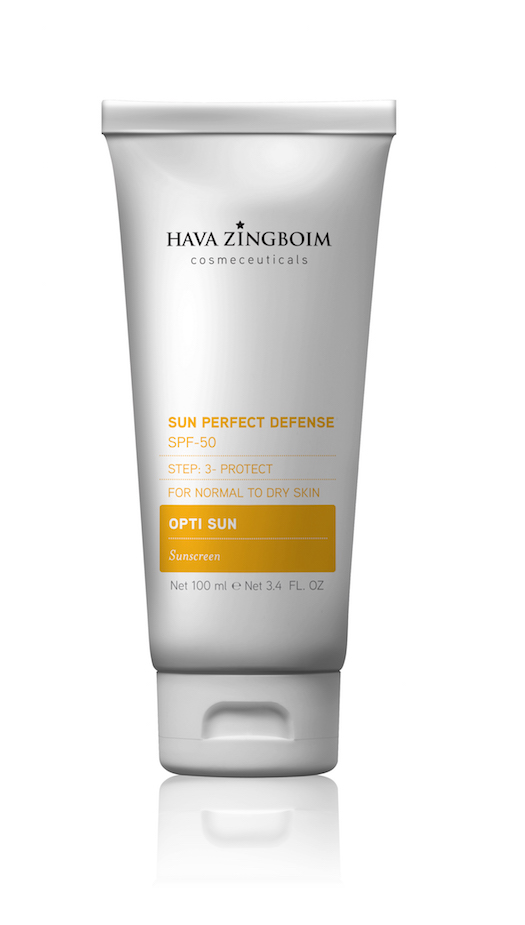 מקדם הגנה עם דמי מייקאפ SPF50 של חוה זינגבוים | 283 ש״ח לתכולת 50 מ״ל | צילום: עמרי מרון