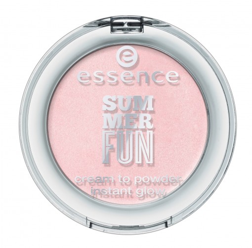 essence summer fun cream to powder instant glow 01 | סומק לזהור מיידי במרקם קרם ההופך לפודרה | 14 ש״ח | צילום: יח״צ חו״ל