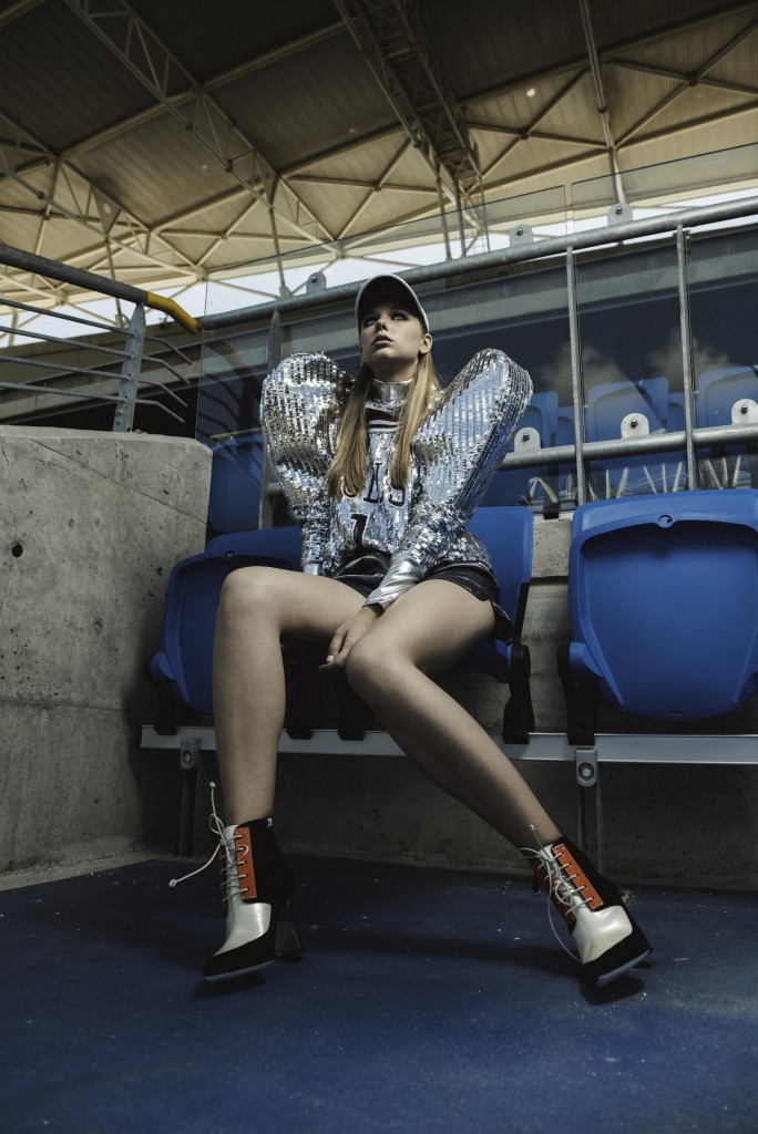 חולצה ומכנס -ARKETA | מצחייה -  ADIDAS |  נעליים ola-  בוטיק רמת השרון 