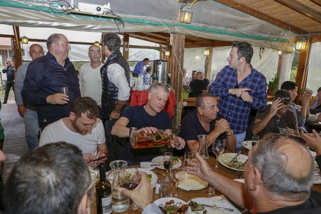 אנשי עסקים במסעדת מידס / צילום: בן פרידמן