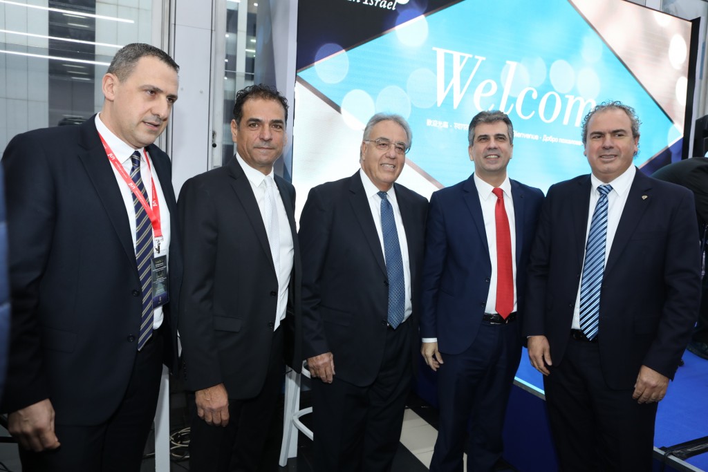 מימין יורם דבש, אלי כהן, שלמה אשד, עזרא בוארון וערן זיני