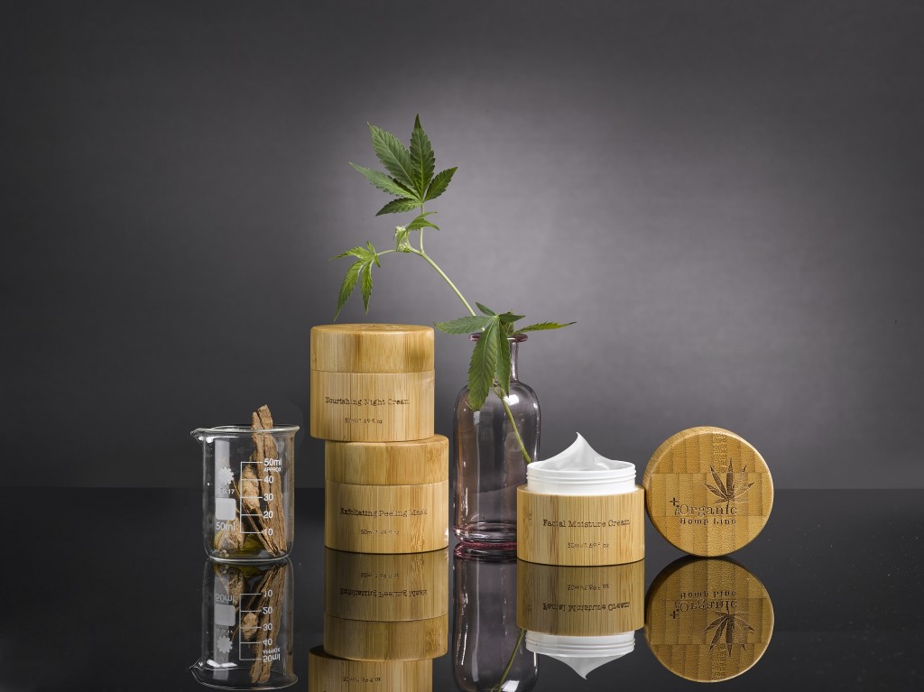 the organic hemp line / להשיג ברשת סופר פארם / צילום: אורי גרון