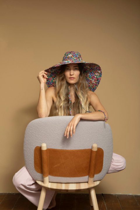 אהבה מעבר לפינה